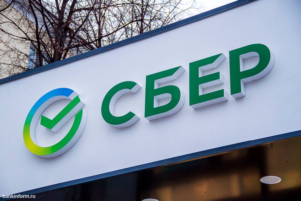 Почему Сбербанк списывает 150 рублей каждый месяц?