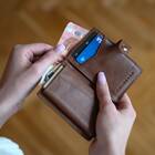В чем носить кошелек и телефон: практичные варианты